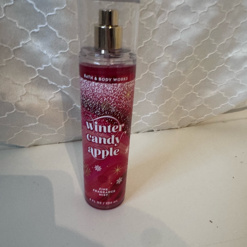 Bath & Body Works WINTER CANDY APPLE Fine Fragrance Body Mist Spray 8 Oz